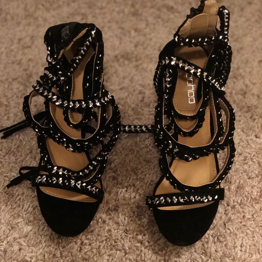 Boo Hoo Black strappy heels. (New)